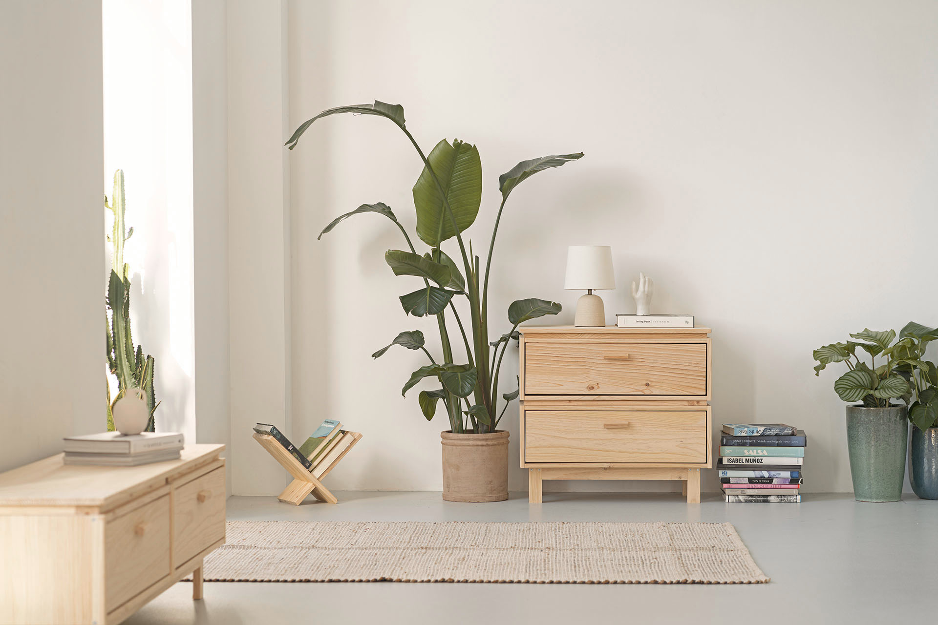 Imagen de ambiente 1 para:Cajonera mesilla pequeña de madera natural